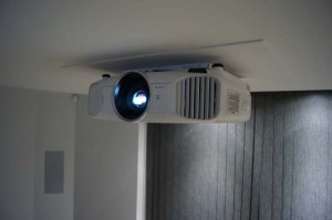 Very low profile flush projector bracket for Epson EH-TW7200